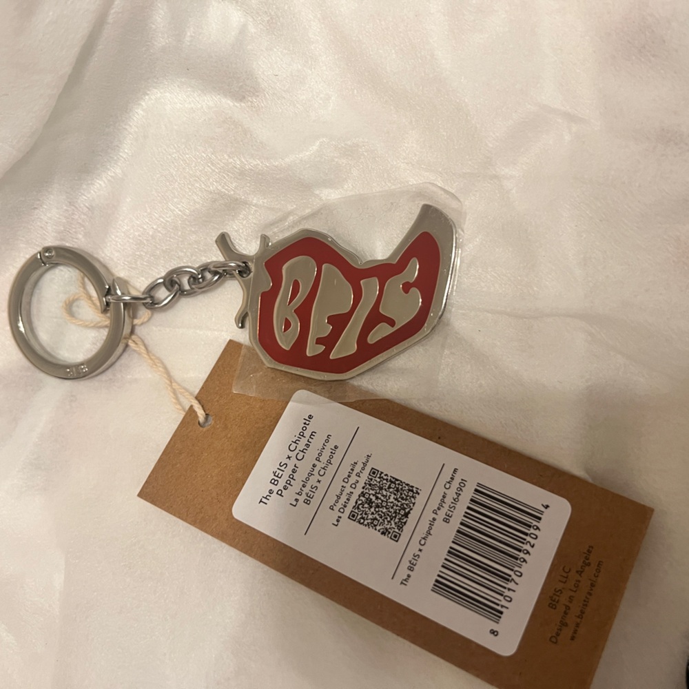 BEIS X CHIPOTLE THE PEPPER CHARM